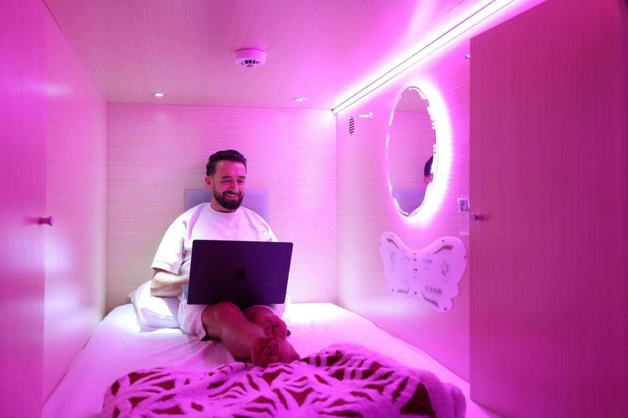 Capsule Experience Duplex - Panoramic Sea View - Nowmade La Marina Hostel Dubai Exterior foto